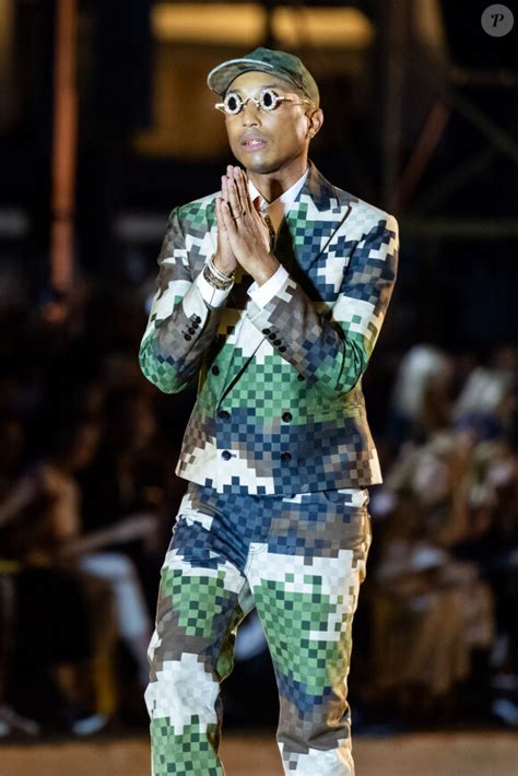 defile louis vuitton 20 juin|A la Paris Fashion Week, Pharrell Williams assure le show pour .